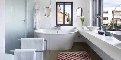 Fusión de estilos: un baño moderno con detalles “vintage”